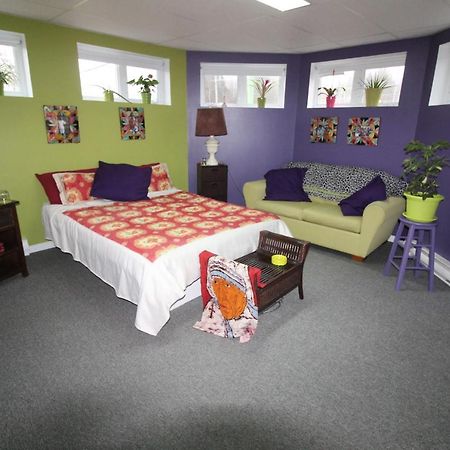 Room In Guest Room - Gandhi Very Large Room Decorated In Indian Style, Office Space And Sofa Notre-Dame-des-Monts 외부 사진