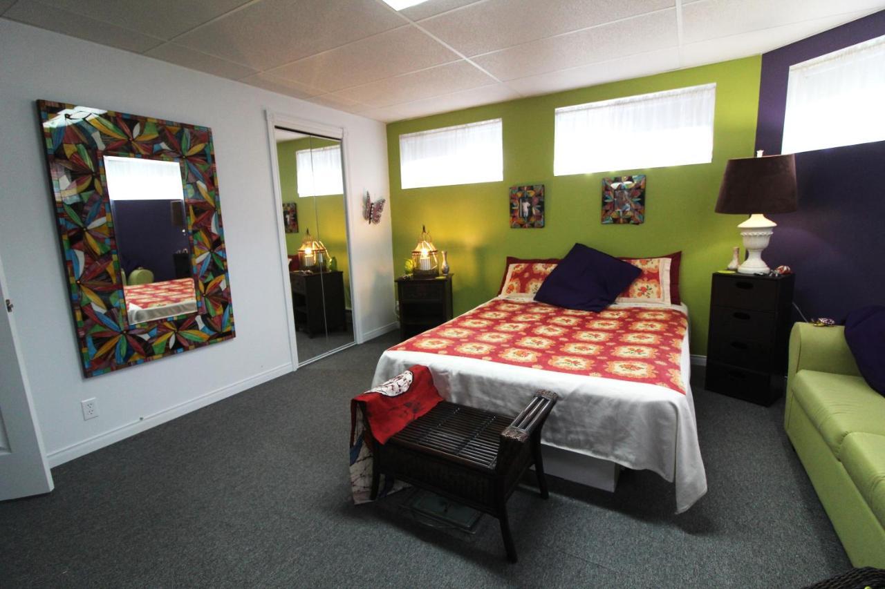 Room In Guest Room - Gandhi Very Large Room Decorated In Indian Style, Office Space And Sofa Notre-Dame-des-Monts 외부 사진