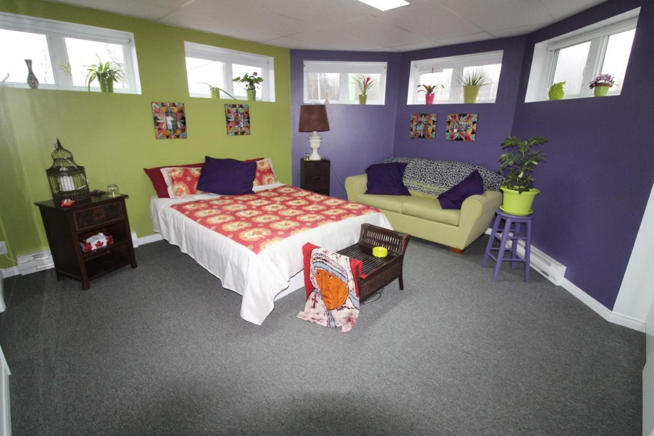 Room In Guest Room - Gandhi Very Large Room Decorated In Indian Style, Office Space And Sofa Notre-Dame-des-Monts 외부 사진