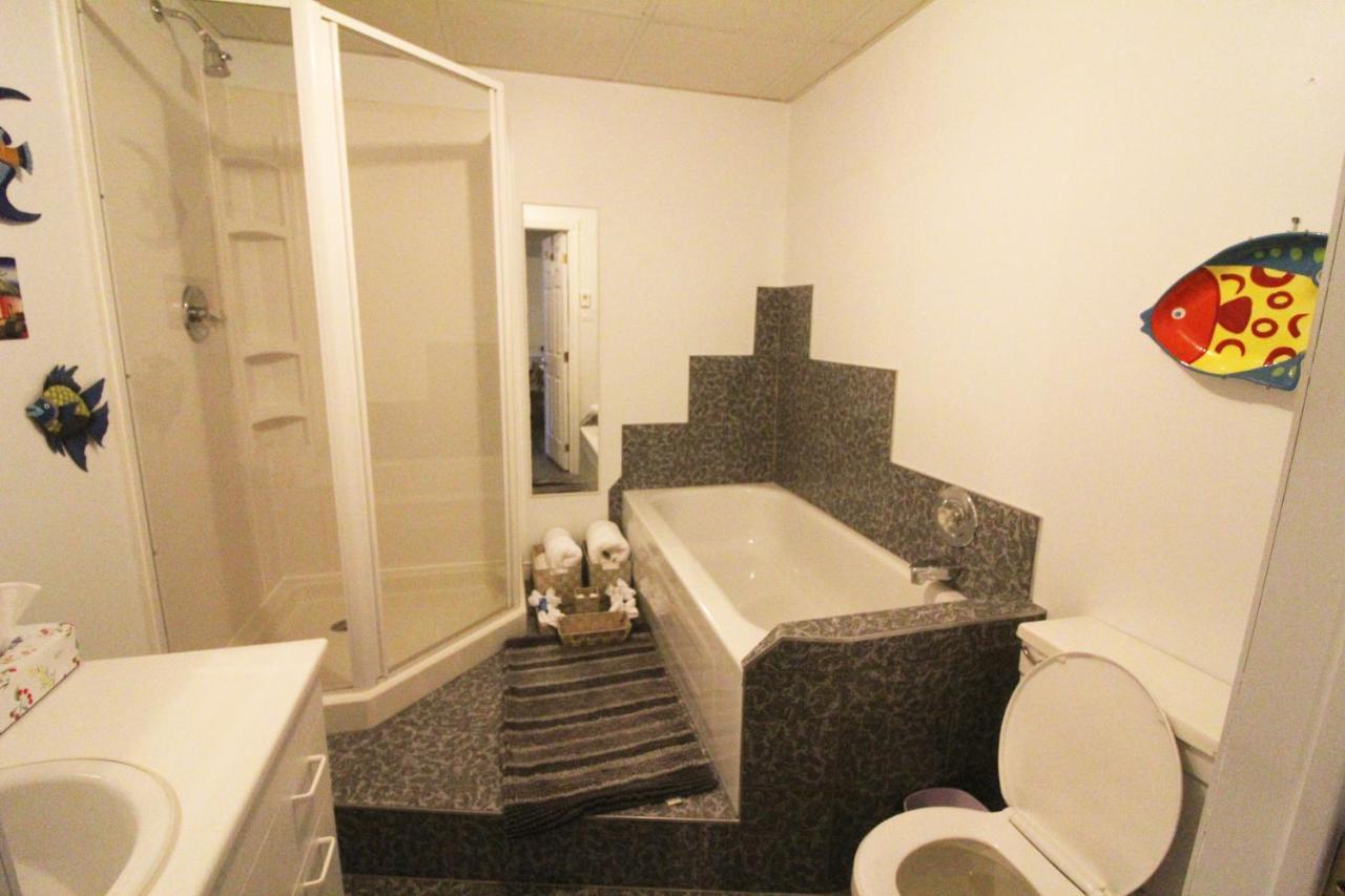 Room In Guest Room - Gandhi Very Large Room Decorated In Indian Style, Office Space And Sofa Notre-Dame-des-Monts 외부 사진